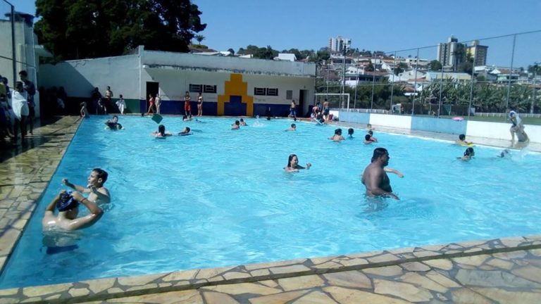 Prefeitura oferece aulas de natação grátis