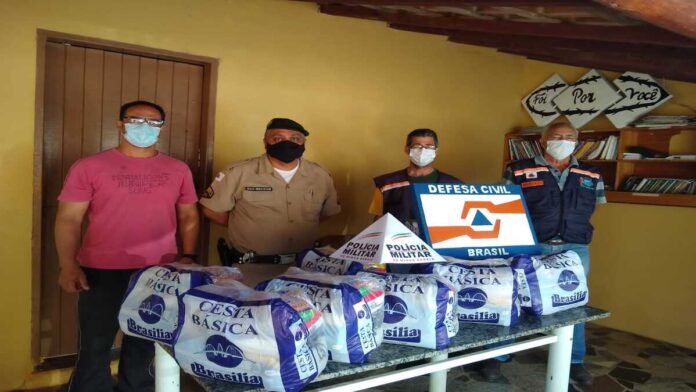 PMMG e Defesa Civil distribuem cestas básicas em Ouro Fino