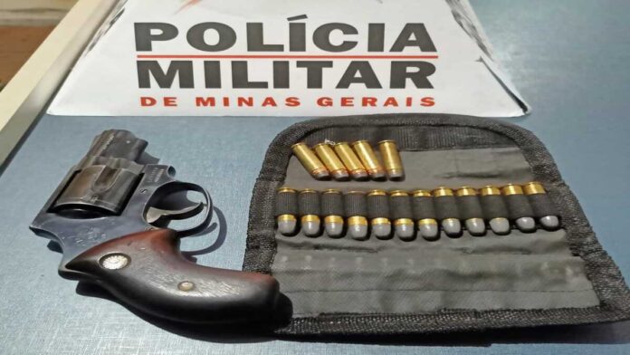 Polícia Militar prende homem por porte ilegal de arma de fogo em Monte Sião