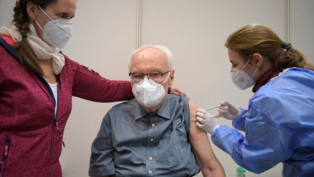 Ouro Fino inicia aplicação da 4ª dose da vacina contra a Covid-19 para grupo de 80 anos