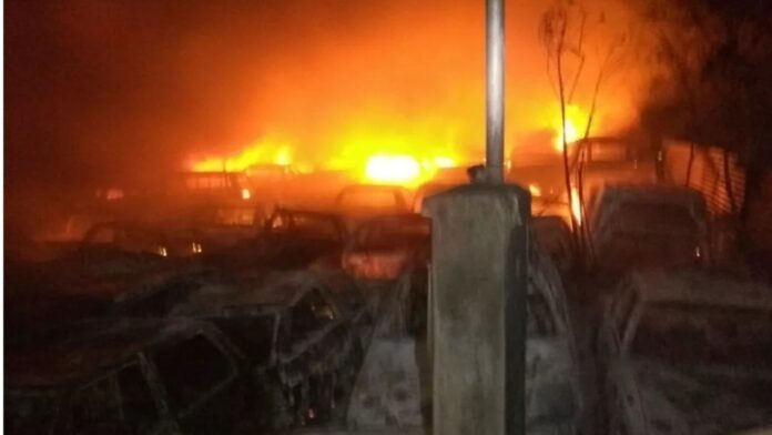 Incêndio no pátio do Detran em Alfenas no Sul de Minas, durante a madrugada